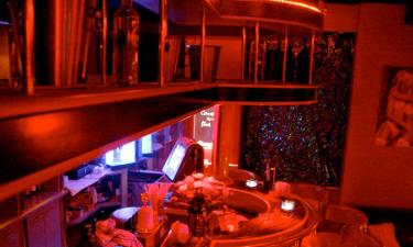 Deluxe Bar - Tabledance und Strip-Bar in der man auch Sex haben kann in Friedrichshain
